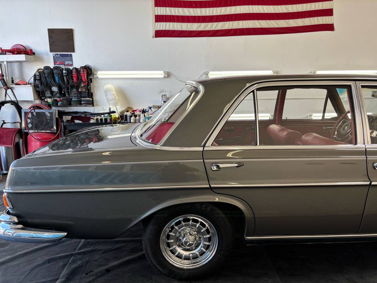 Mercedes-300-sel-1967-silver-39
