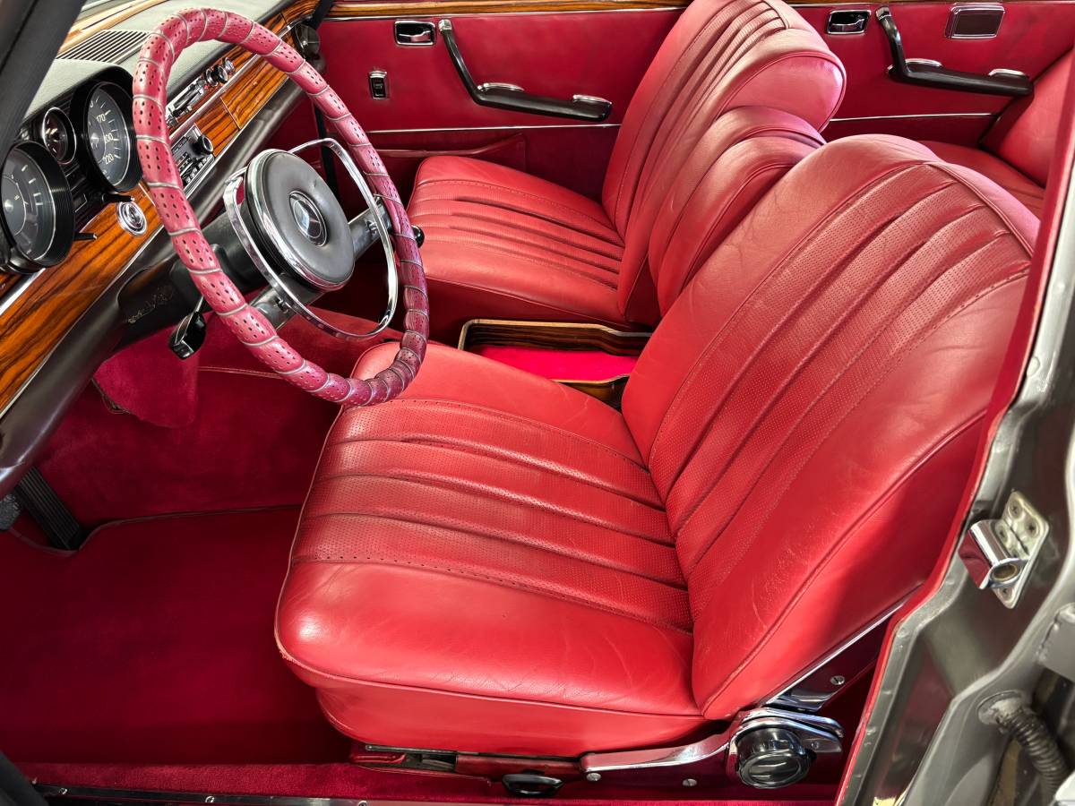 Mercedes-300-sel-1967-silver-47
