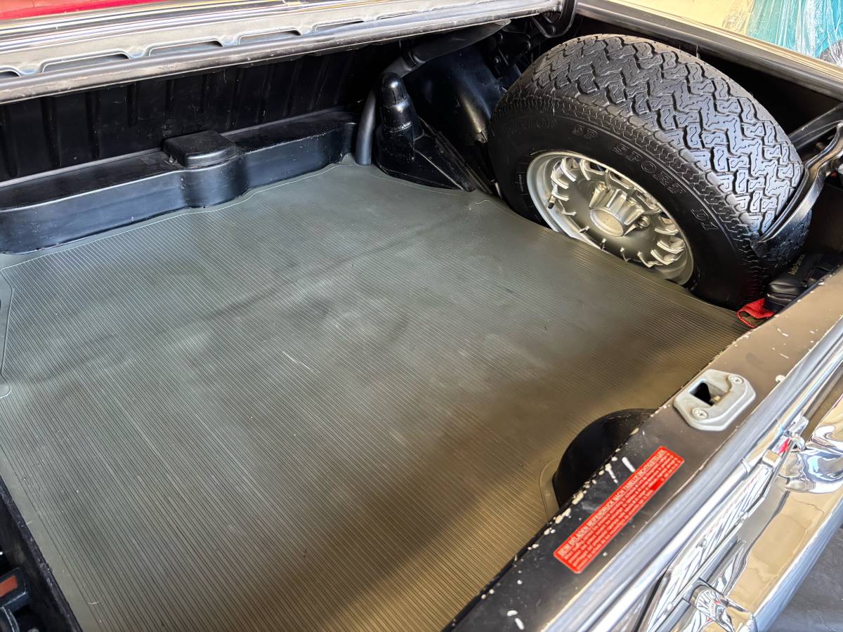 Mercedes-300-sel-1967-silver-54