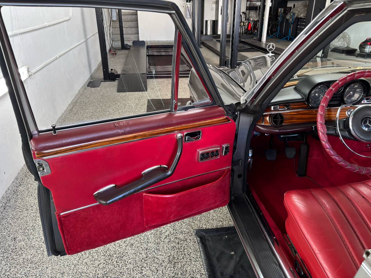 Mercedes-300-sel-1967-silver-81