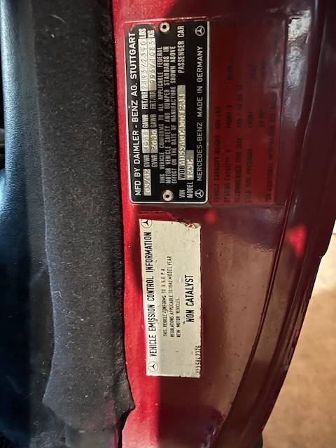 Mercedes-300cd-diesel-1982-red-11