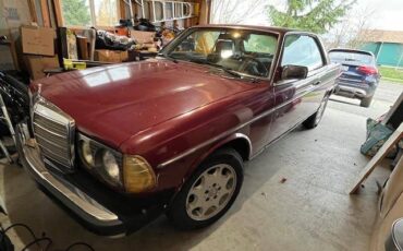 Mercedes-300cd-diesel-1982-red-2