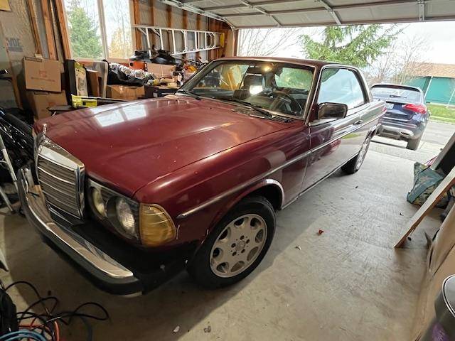 Mercedes-300cd-diesel-1982-red-2