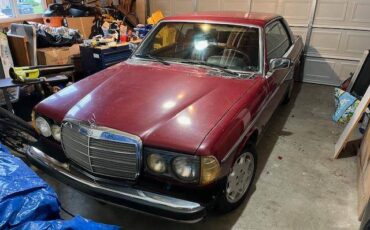 Mercedes-300cd-diesel-1982-red