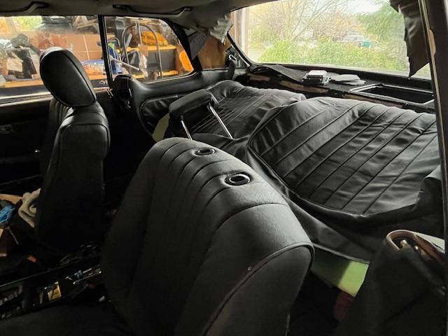 Mercedes-300cd-diesel-1982-red-5