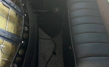 Mercedes-300cd-diesel-1982-red-7