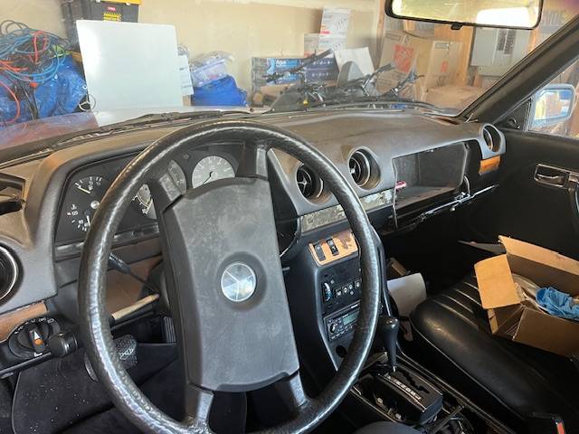 Mercedes-300cd-diesel-1982-red-9