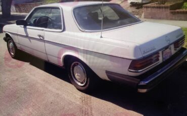 Mercedes-300cd-turbo-diesel-1982-white-4