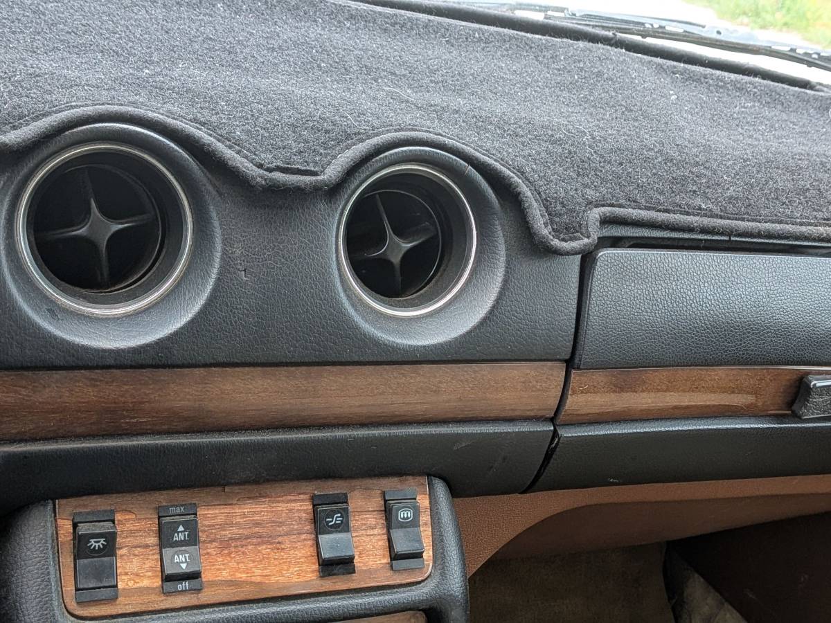 Mercedes-300d-diesel-1977-yellow-10