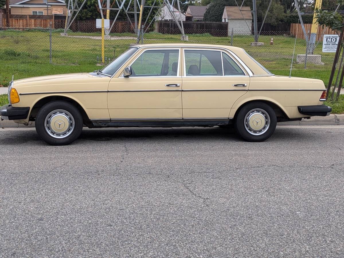 Mercedes-300d-diesel-1977-yellow-2