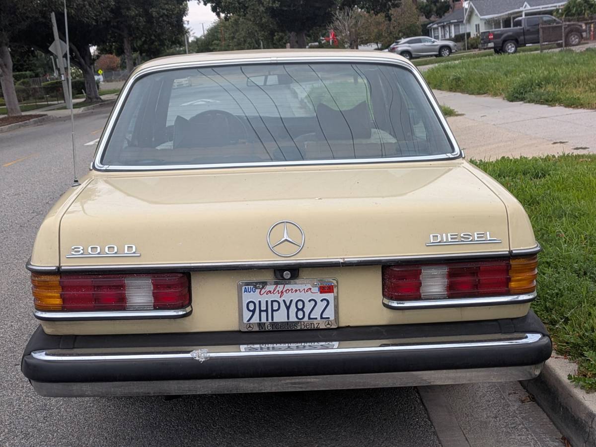 Mercedes-300d-diesel-1977-yellow-5