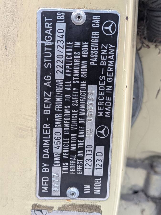 Mercedes-300d-diesel-1977-yellow-6