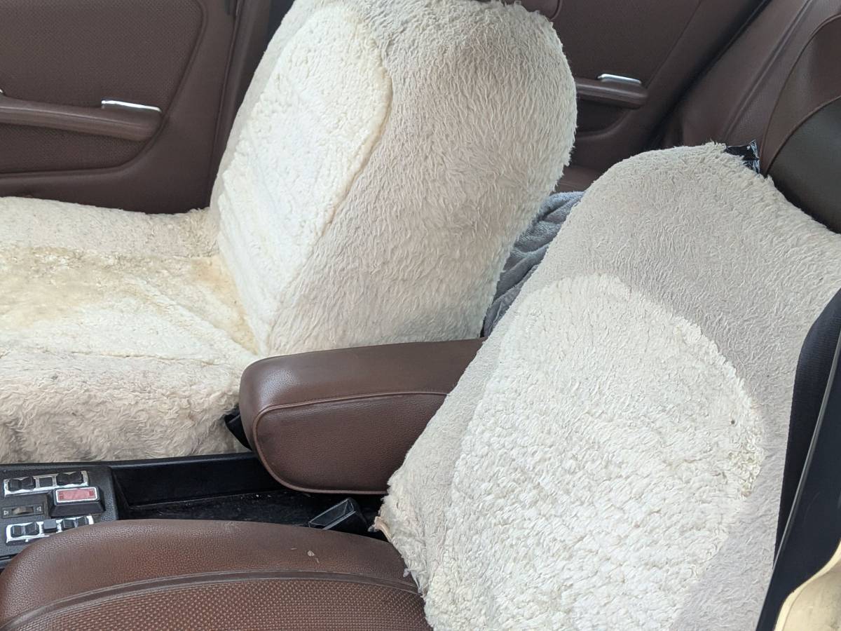 Mercedes-300d-diesel-1977-yellow-8