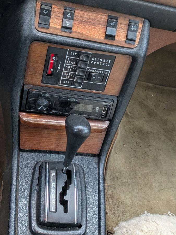 Mercedes-300d-diesel-1977-yellow-9