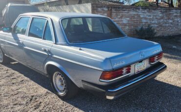 Mercedes-300d-diesel-1982-silver-3