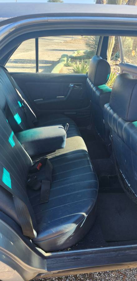 Mercedes-300d-diesel-1982-silver-4