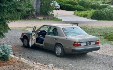 Mercedes-300e-1990-custom-3