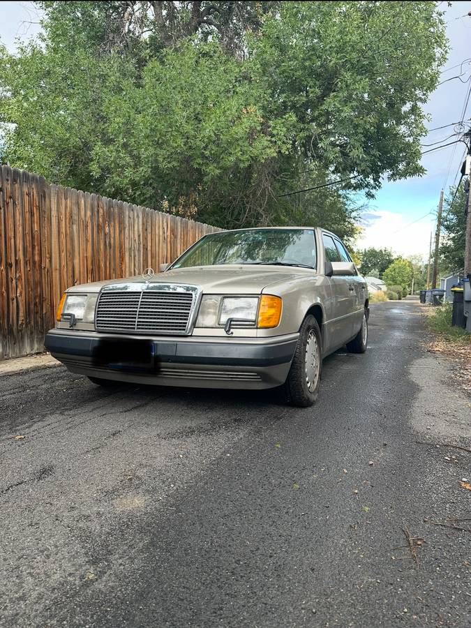 Mercedes-300e-1990-custom-5