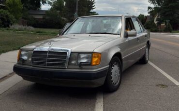 Mercedes-300e-1990-custom-8