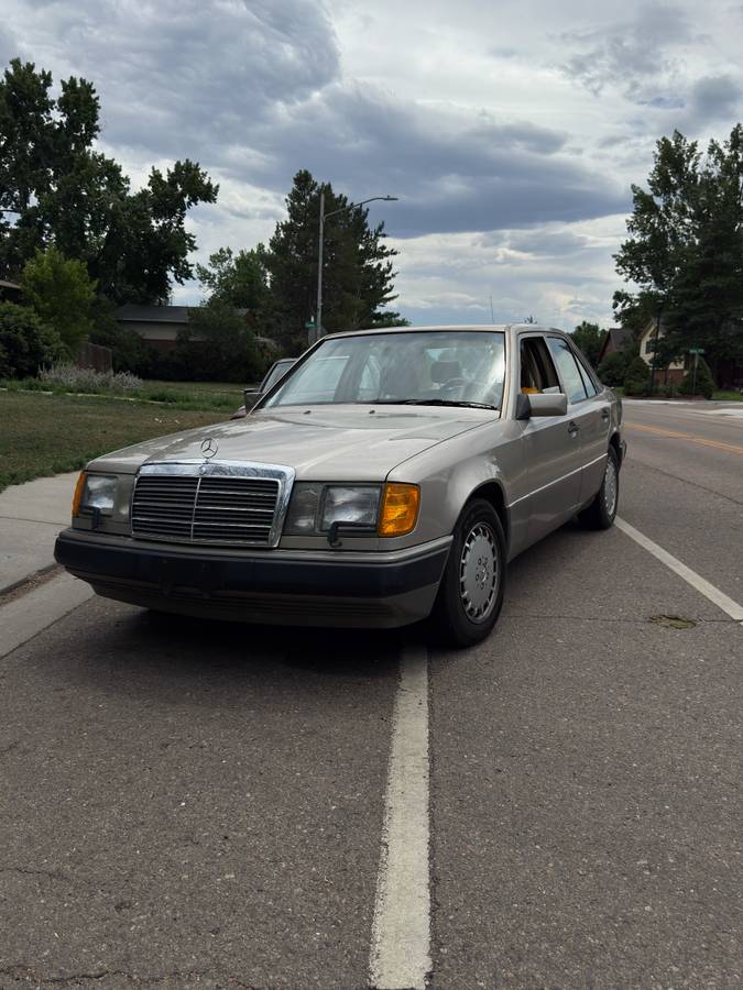 Mercedes-300e-1990-custom-8
