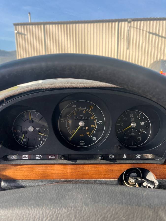 Mercedes-300sd-diesel-1980-yellow-6