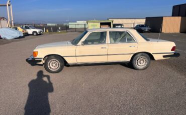 Mercedes-300sd-diesel-1980-yellow-8