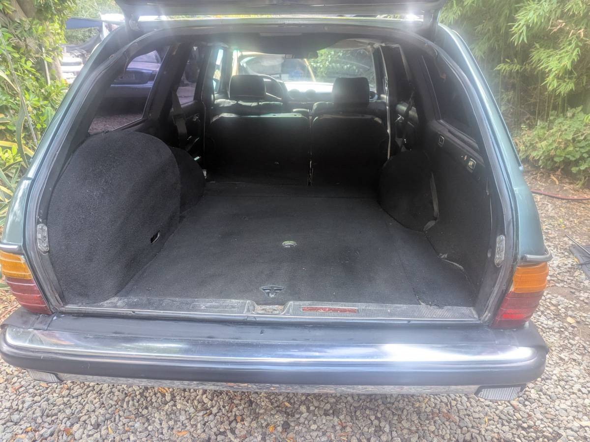 Mercedes-300td-diesel-1979-green-13