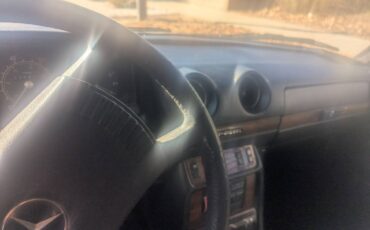 Mercedes-300td-diesel-1979-green-33