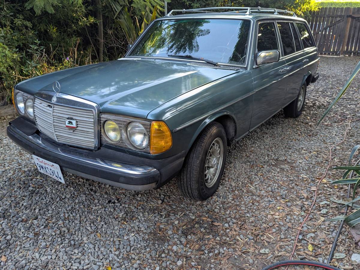 Mercedes-300td-diesel-1979-green-41