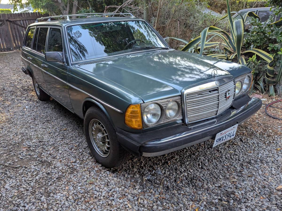 Mercedes-300td-diesel-1979-green-42