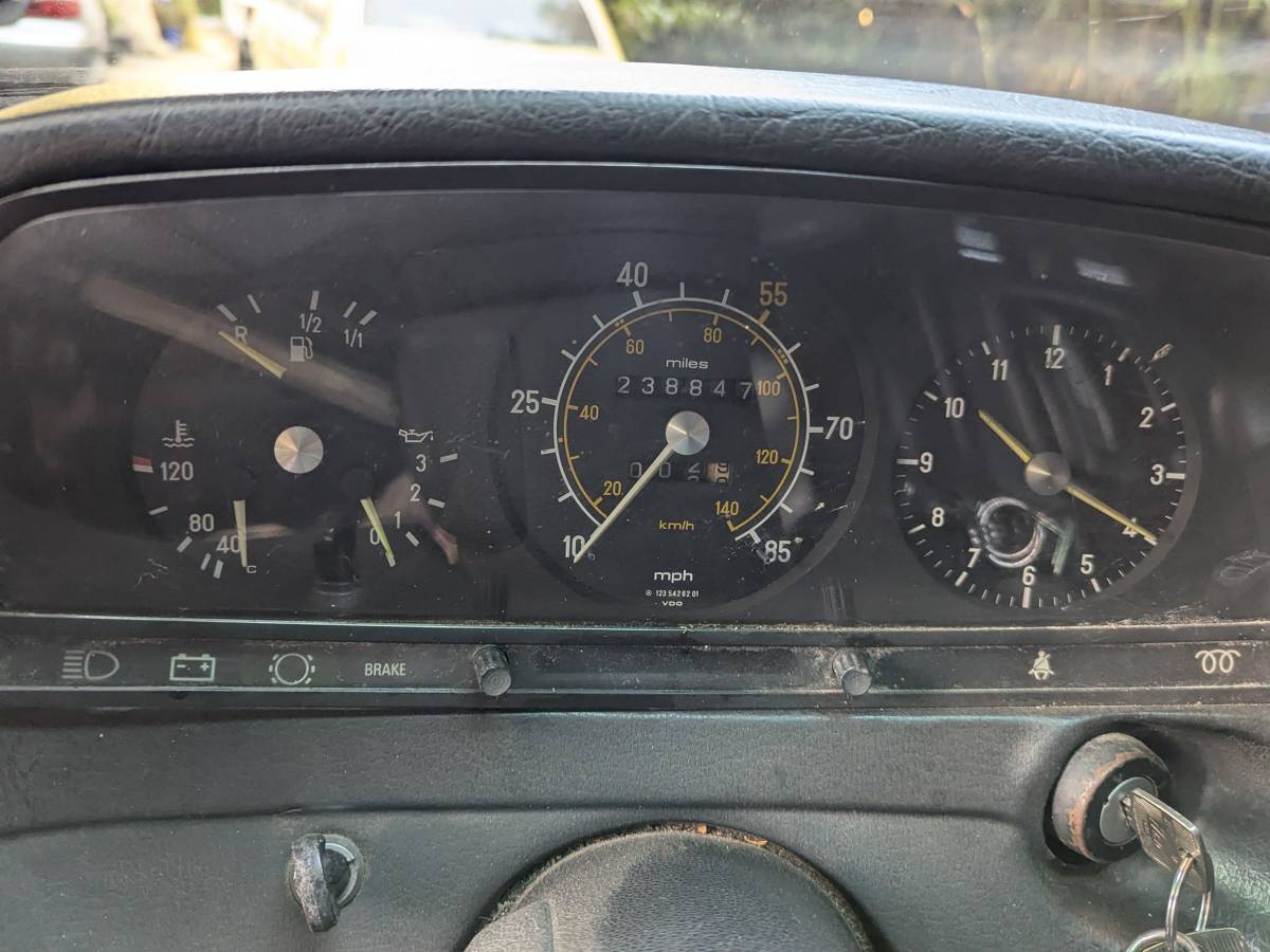 Mercedes-300td-diesel-1979-green-43