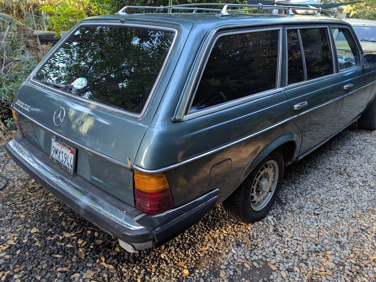 Mercedes-300td-diesel-1979-green-48