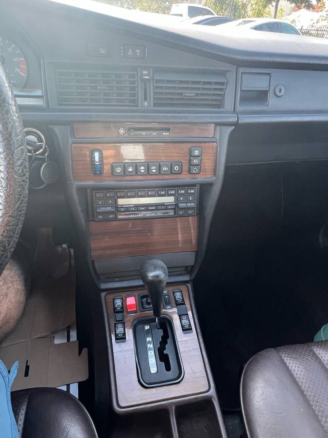 Mercedes-benz-190-series-1988-yellow-11