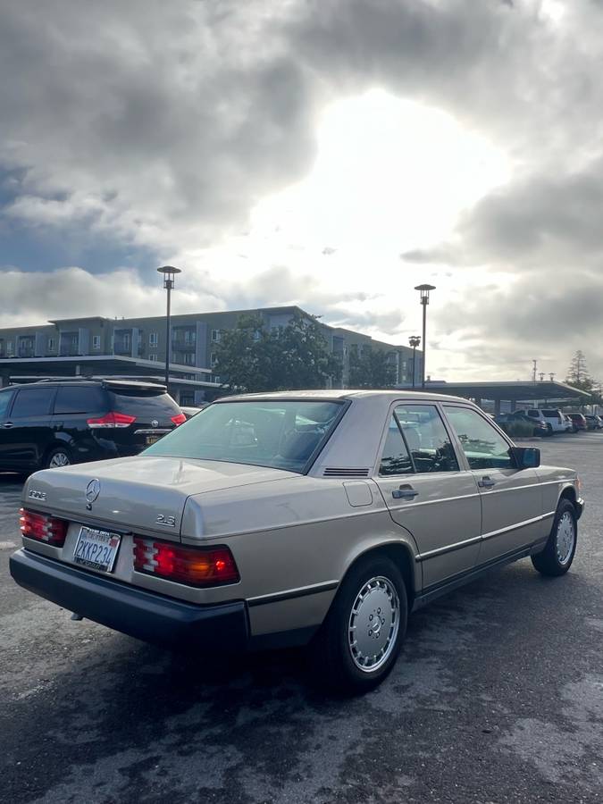 Mercedes-benz-190-series-1988-yellow-4