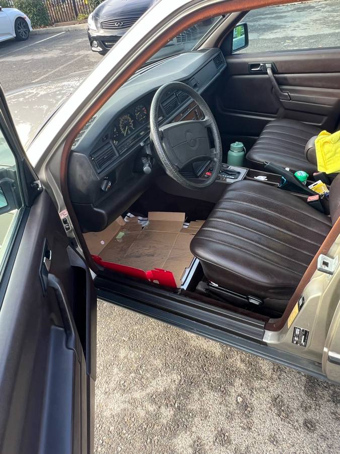 Mercedes-benz-190-series-1988-yellow-7