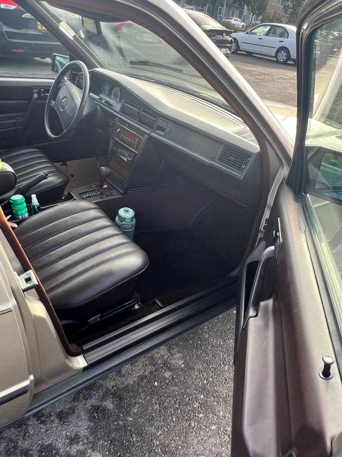 Mercedes-benz-190-series-1988-yellow-8