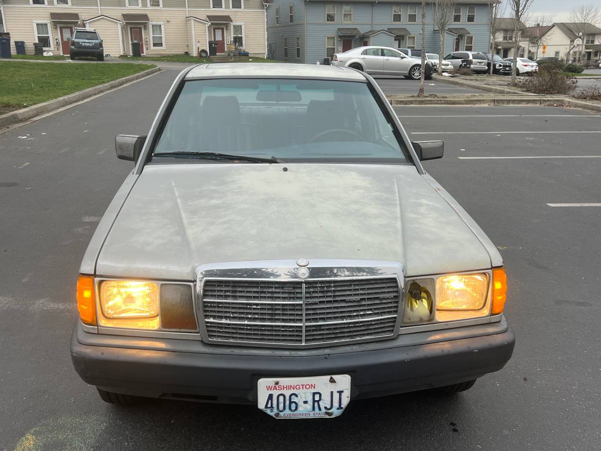Mercedes-benz-190d-diesel-1985-silver-1