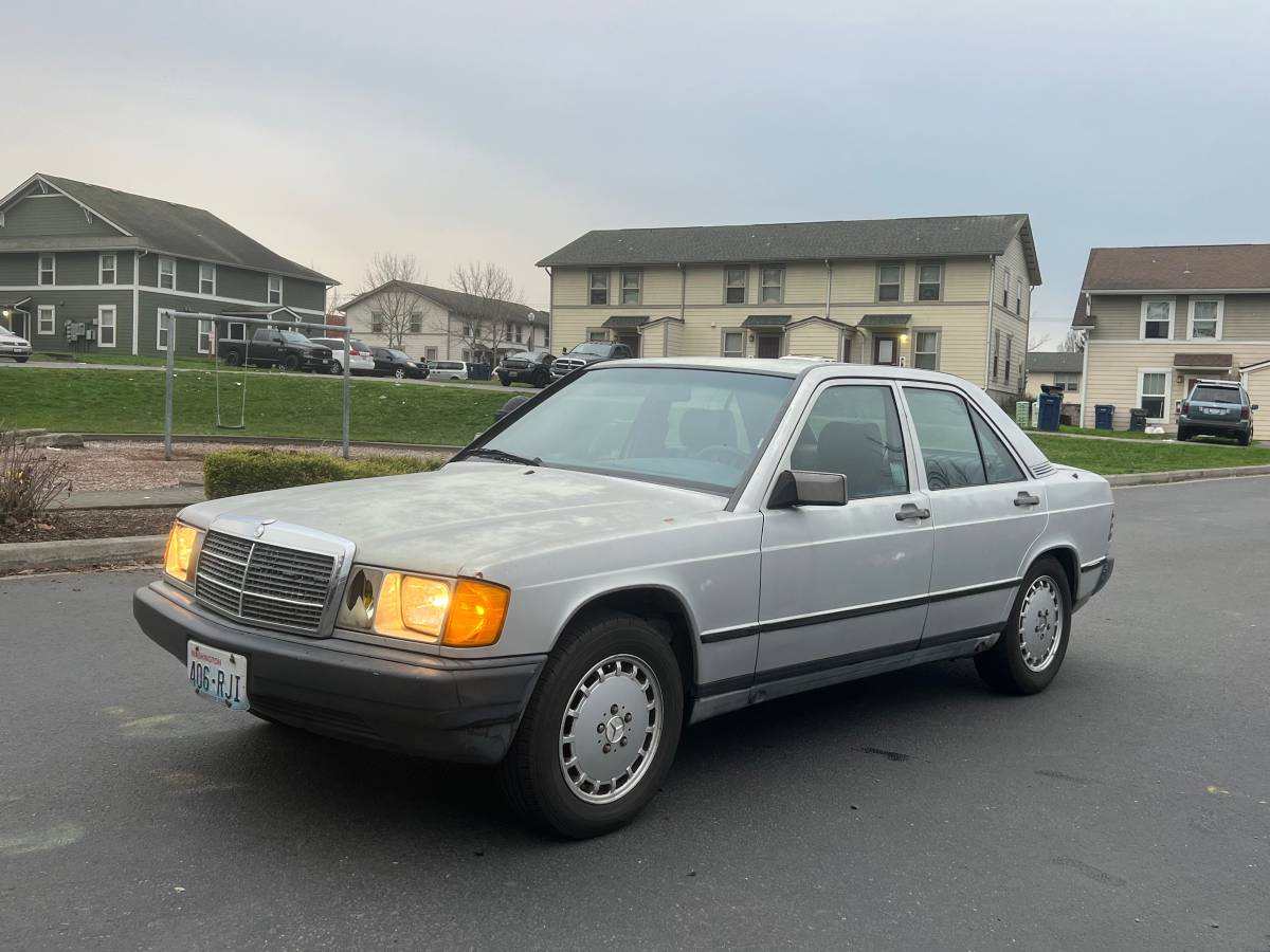 Mercedes-benz-190d-diesel-1985-silver