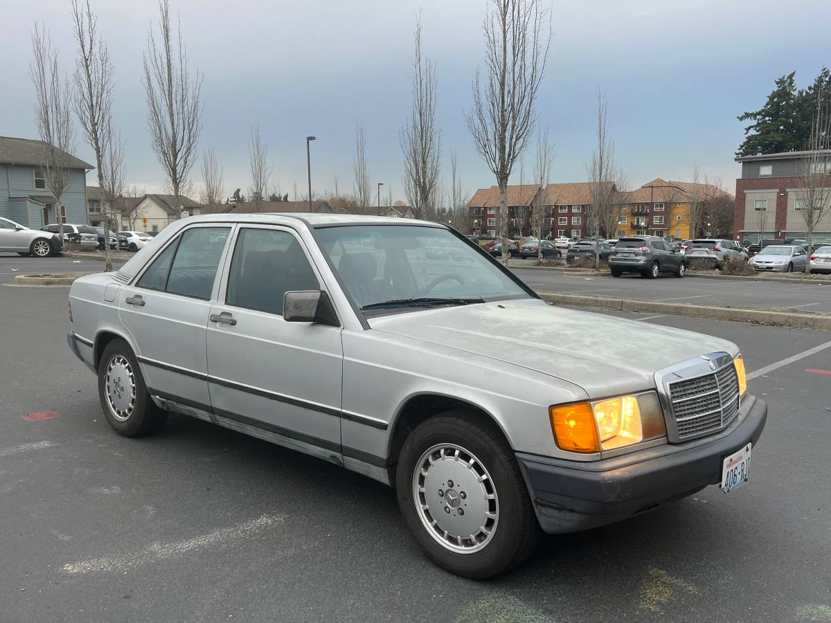 Mercedes-benz-190d-diesel-1985-silver-2