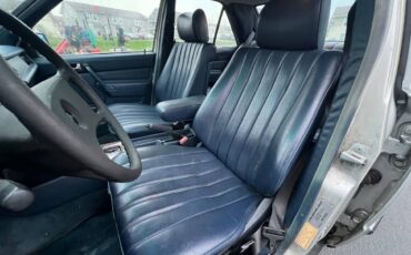 Mercedes-benz-190d-diesel-1985-silver-3