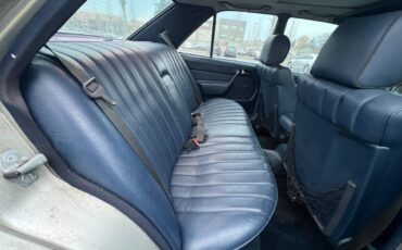 Mercedes-benz-190d-diesel-1985-silver-4