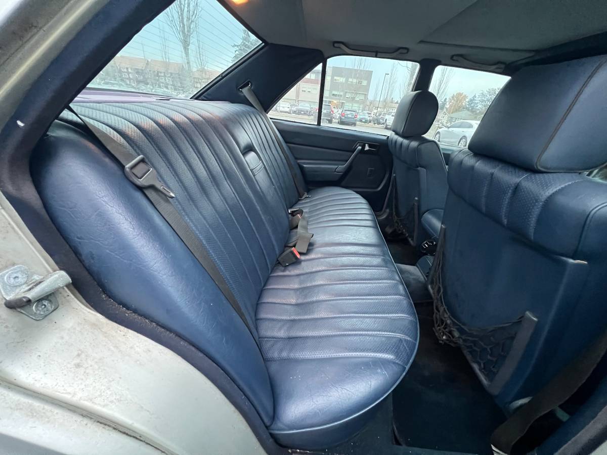 Mercedes-benz-190d-diesel-1985-silver-4