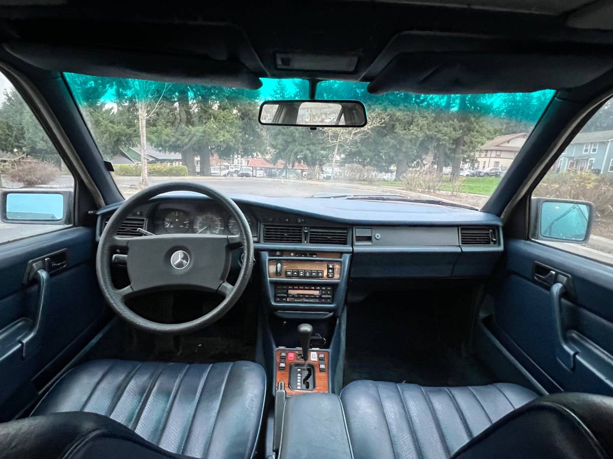 Mercedes-benz-190d-diesel-1985-silver-5