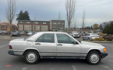 Mercedes-benz-190d-diesel-1985-silver-6