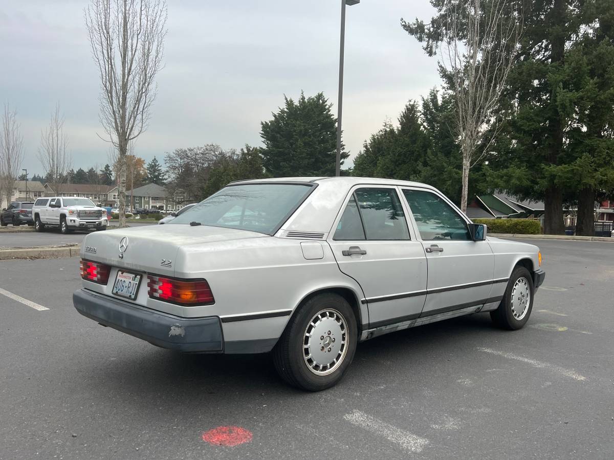 Mercedes-benz-190d-diesel-1985-silver-7