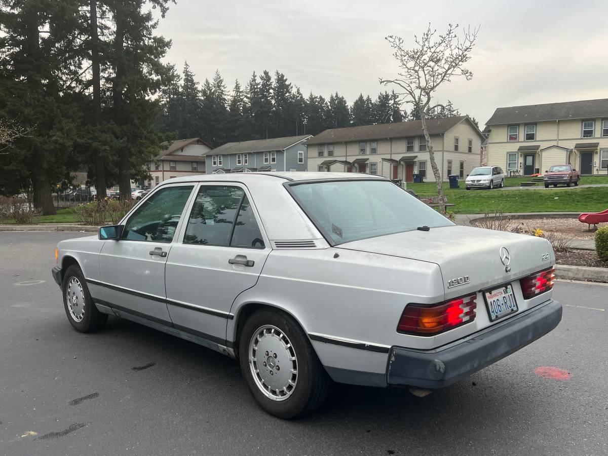 Mercedes-benz-190d-diesel-1985-silver-8