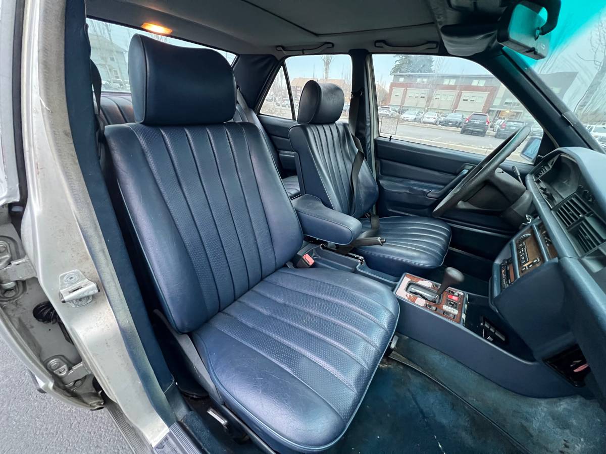 Mercedes-benz-190d-diesel-1985-silver-9