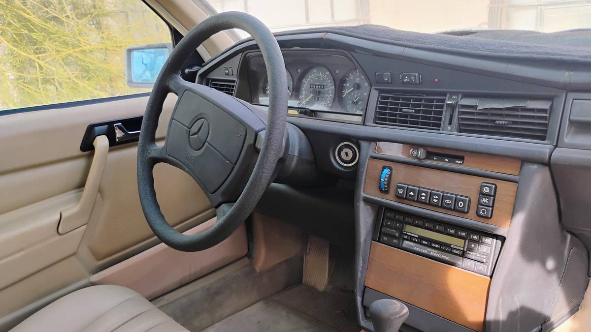 Mercedes-benz-190d-diesel-1989-brown-6