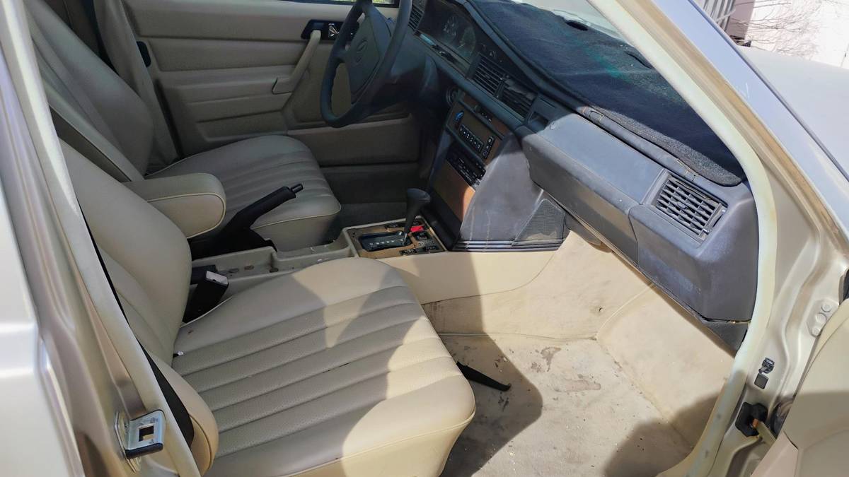 Mercedes-benz-190d-diesel-1989-brown-7