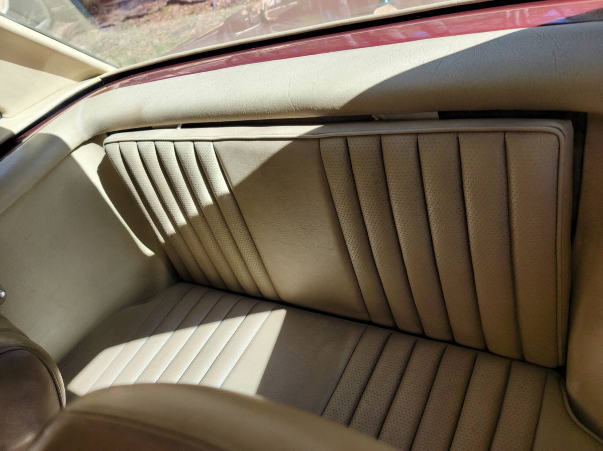 Mercedes-benz-1981-red-2